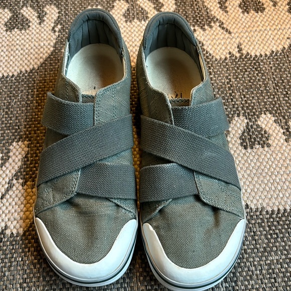 Keen Women’s Elsa Gore Slip On, Green - Picture 1 of 10